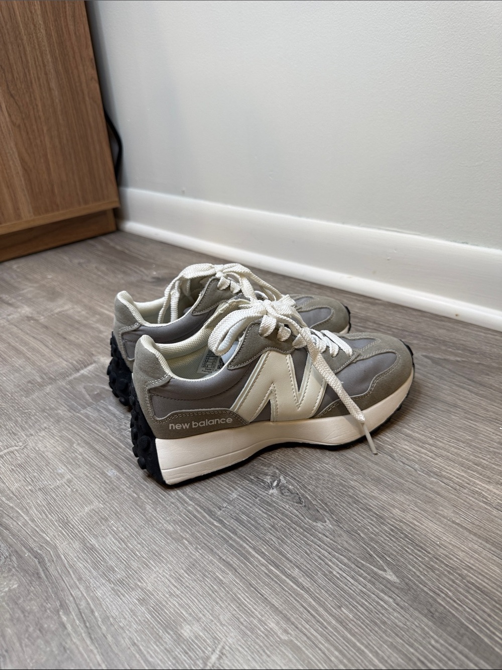 New Balance Women's Gray and Cream Retro-Style Sneakers